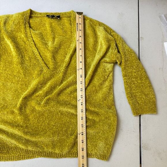 Express Women's Gold Mustard Chenille V-Neck 3/4 Sleeve Knit Pullover Sweater SP - Picture 7 of 9